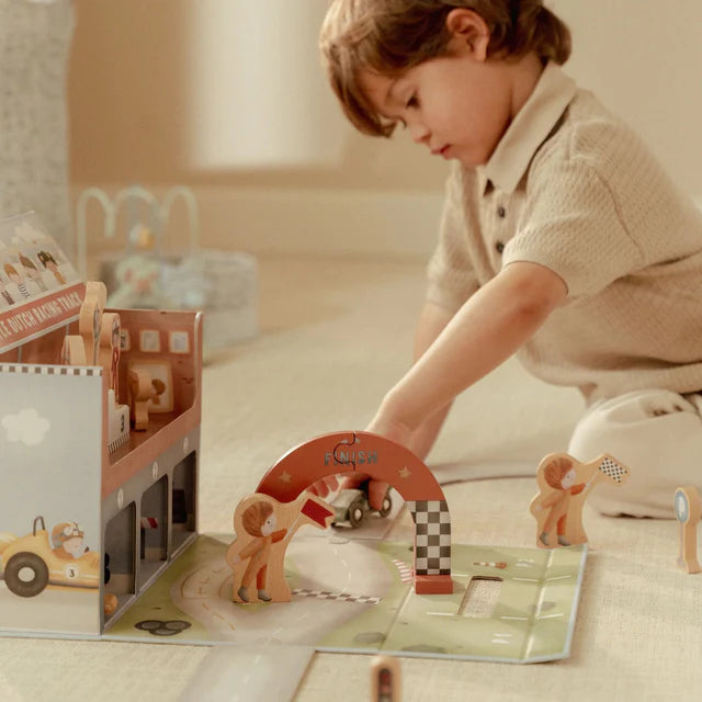 Pista da Corsa in Legno con Custodia – “Essentials” – Little Dutch