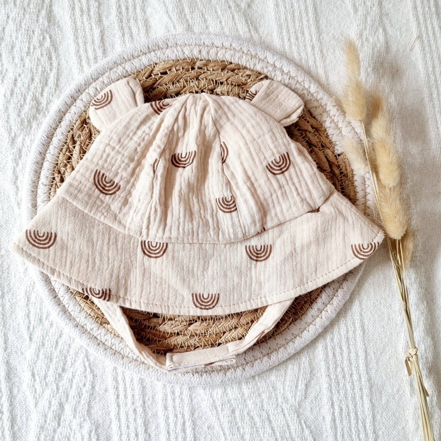 Cappello da sole Newborn in mussola con orecchie - Beige con arcobaleno